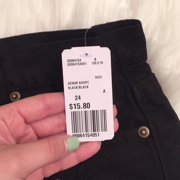 Black jean shorts - Picture 3 of 3